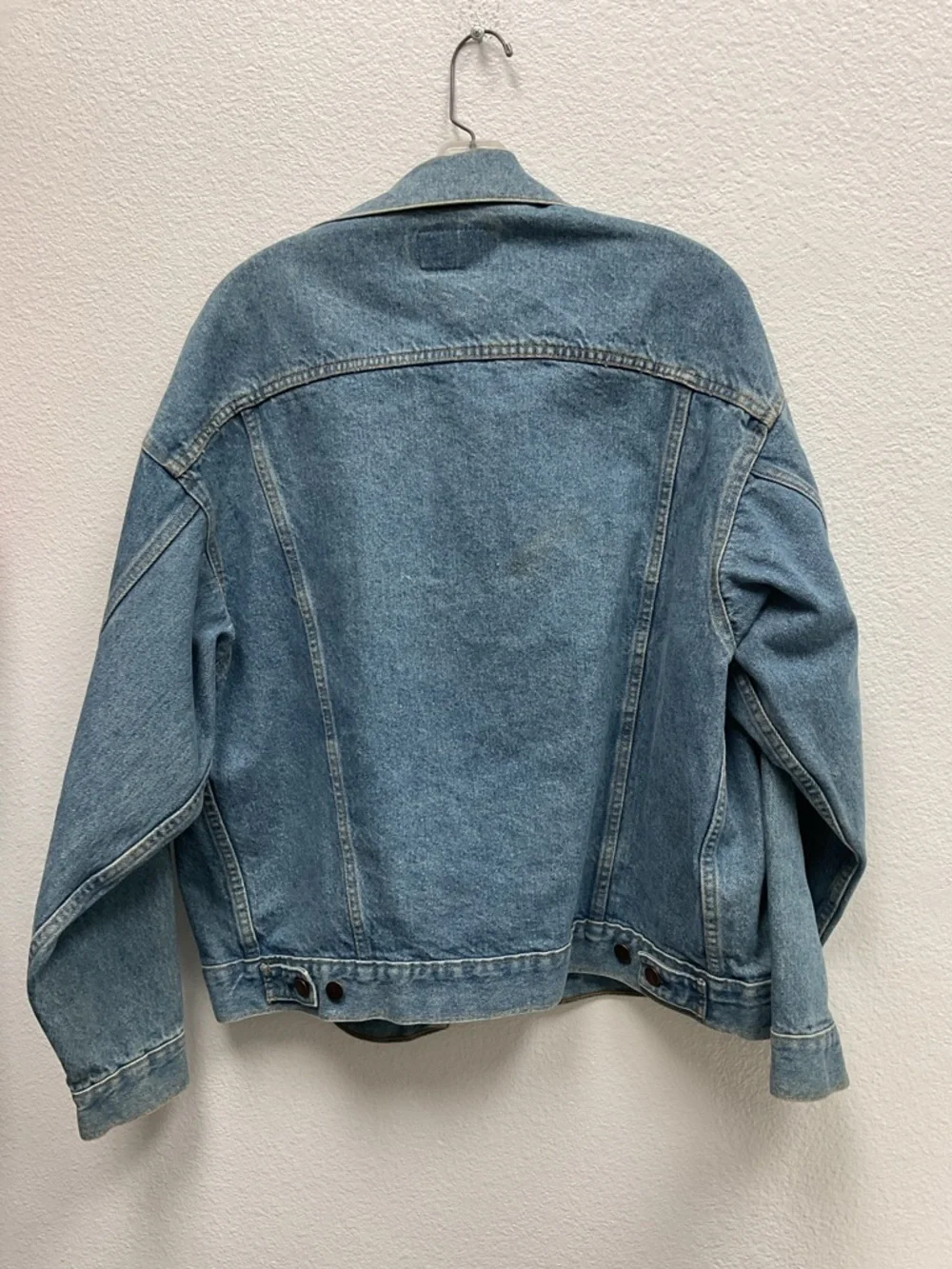 Vintage Levi’s Denim Trucker Jacket USA Made Size L Distressed 70507 Light Wash - Picture 2 of 9